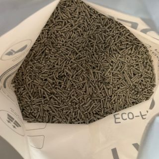 카미스쥬 KAMY 's ZOO I AM TOFU 프리미엄 천연 두부 고양이 쓰레기 숯 10LB — 4점을 준 리뷰어가 2021년 3월 올린 사용 사진