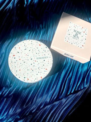 TONEfitSUN 쿠션 12g 비건 톤업 선쿠션 한국산 SPF 50+/ PA++++ — 5점을 준 리뷰어가 2023년 2월 올린 사용 사진