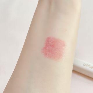 ATHE AUTHENTIC AIRY LIP BALM / 비건립밤 / 어센틱립밤 / 에어리립밤 (수정 요청) — 5점을 준 리뷰어가 2022년 8월 올린 사용 사진