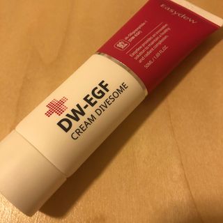 이지듀 DW-EGF 크림 다이브썸 1.69 Fl.Oz — 5점을 준 리뷰어가 2021년 7월 올린 사용 사진