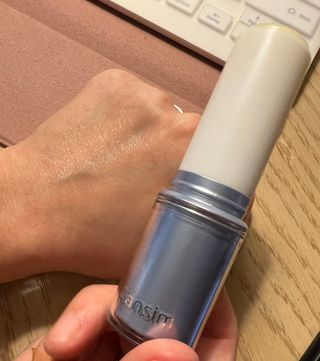 산심 명연수 멀티 스틱 밤 0.38oz 수분 스틱 집중 주름 케어 — 5점을 준 리뷰어가 2023년 5월 올린 사용 사진
