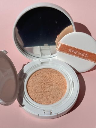 TONEfitSUN 쿠션 12g 비건 톤업 선쿠션 한국산 SPF 50+/ PA++++ — 5점을 준 리뷰어가 2023년 6월 올린 사용 사진