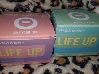HARUTO 하루토 라이프 UP 엑스트라 센서티브 키네시올로지 테이프 — 5점을 준 리뷰어가 2023년 4월 올린 사용 사진