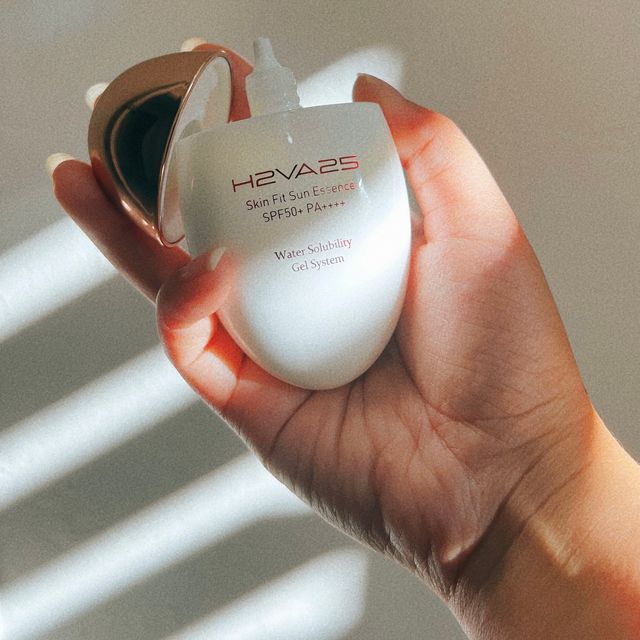H2VA25 Skin Fit Sun Essence SPF50+ PA++++ 50ml / 1.69 FL.oz Moisturizing Sunblock Sunscreen K-Beauty 리뷰 사진