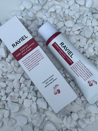 라비엘 아세로라 &amp; 스네일 뮤신 다크 스팟 케어 크림 1.7 fl oz (50ml), 스네일 뮤신 &amp; 히알루론산 — 5점을 준 리뷰어가 2022년 9월 올린 사용 사진