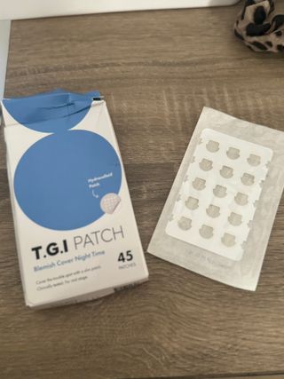 NYfashioncity [TGI 패치] 블레미쉬 커버 나이트 타임 - 중기 여드름 및 뾰루지용 하이드로콜로이드 패치 (45개입) — 5점을 준 리뷰어가 2024년 10월 올린 사용 사진