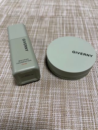지베르니 밀착 커버 파운데이션 30ml + 밀착 커버 쿠션 본 제품 — 5점을 준 리뷰어가 2023년 9월 올린 사용 사진