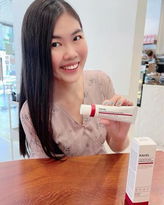 라비엘 아세로라 &amp; 스네일 뮤신 다크 스팟 케어 크림 1.7 fl oz (50ml), 스네일 뮤신 &amp; 히알루론산 — 5점을 준 리뷰어가 2022년 12월 올린 사용 사진