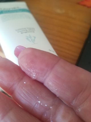 라비엘 RAVIEL 딥 씨 워터 퓨어 바이탈 수딩 젤 5.1 fl oz (150ml) 페이스 &amp; 바디, 쿨링 효과 — 4.5점을 준 리뷰어가 2022년 9월 올린 사용 사진