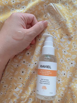 라비엘 멀티 비타민 다크 스팟 &amp; 블레미쉬 케어 페이스 세럼 모든 피부용 1.7 fl oz — 4점을 준 리뷰어가 2023년 2월 올린 사용 사진