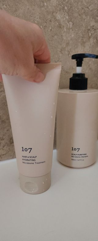 107 HAIR & SCALP HYDRATING Microbiome Treatment 180ml — 5점을 준 리뷰어가 2023년 9월 올린 사용 사진