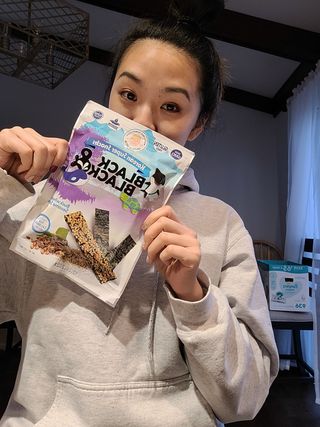 UNCLE NICK 한국 슈퍼 스낵 블랙 &amp; 블랙 김 스낵 — 5점을 준 리뷰어가 2021년 11월 올린 사용 사진