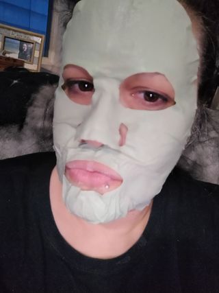 바루자 퓨리파잉 노세범 시트 마스크 위드 그린머드 — 5점을 준 리뷰어가 2022년 4월 올린 사용 사진