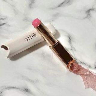 ATHE AUTHENTIC AIRY LIP BALM / 비건립밤 / 어센틱립밤 / 에어리립밤 (수정 요청) — 3점을 준 리뷰어가 2022년 8월 올린 사용 사진
