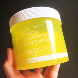 네오젠 더마로지 레몬 브라이트, 와인 리프트, 그린티 모이스트 PHA 거즈 필링 — 5점을 준 리뷰어가 2021년 12월 올린 사용 사진
