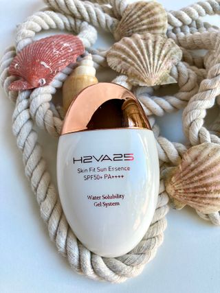 H2VA25 Skin Fit Sun Essence SPF50+ PA++++ 50ml / 1.69 FL.oz Moisturizing Sunblock Sunscreen K-Beauty — 5점을 준 리뷰어가 2024년 10월 올린 사용 사진