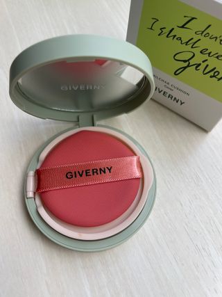 지베르니 밀착 커버 파운데이션 30ml + 밀착 커버 쿠션 본 제품 — 5점을 준 리뷰어가 2023년 9월 올린 사용 사진