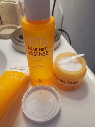 Vita Snail Trio Set [First Essence, Cream, Gel Cleanser] — 4점을 준 리뷰어가 2021년 8월 올린 사용 사진