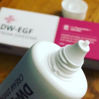 이지듀 DW-EGF 크림 다이브썸 1.69 Fl.Oz — 4점을 준 리뷰어가 2021년 8월 올린 사용 사진