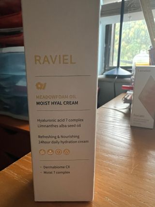 라비엘 RAVIEL Meadowfoam 씨 오일 모이스처라이징 데일리 히알 크림 3.4 fl oz, DermaBiome CX, 7 히알루론산 — 4점을 준 리뷰어가 2022년 9월 올린 사용 사진