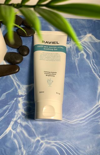 라비엘 RAVIEL 딥 씨 워터 퓨어 바이탈 수딩 젤 5.1 fl oz (150ml) 페이스 &amp; 바디, 쿨링 효과 — 5점을 준 리뷰어가 2022년 9월 올린 사용 사진