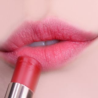 ATHE AUTHENTIC AIRY LIP BALM / 비건립밤 / 어센틱립밤 / 에어리립밤 (수정 요청) — 5점을 준 리뷰어가 2022년 8월 올린 사용 사진