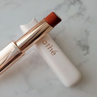 ATHE AUTHENTIC AIRY LIP BALM / 비건립밤 / 어센틱립밤 / 에어리립밤 (수정 요청) — 5점을 준 리뷰어가 2022년 8월 올린 사용 사진