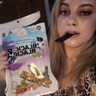 UNCLE NICK 한국 슈퍼 스낵 블랙 &amp; 블랙 김 스낵 — 1점을 준 리뷰어가 2021년 10월 올린 사용 사진