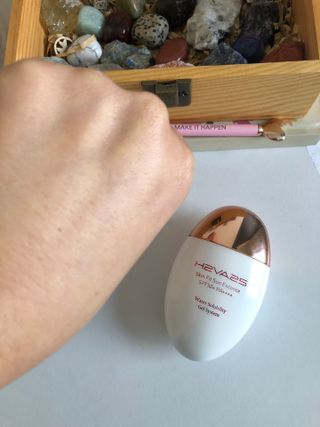 H2VA25 Skin Fit Sun Essence SPF50+ PA++++ 50ml / 1.69 FL.oz Moisturizing Sunblock Sunscreen K-Beauty — 3.5점을 준 리뷰어가 2024년 10월 올린 사용 사진