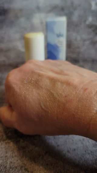 산심 명연수 멀티 스틱 밤 0.38oz 수분 스틱 집중 주름 케어 — 5점을 준 리뷰어가 2023년 4월 올린 사용 사진