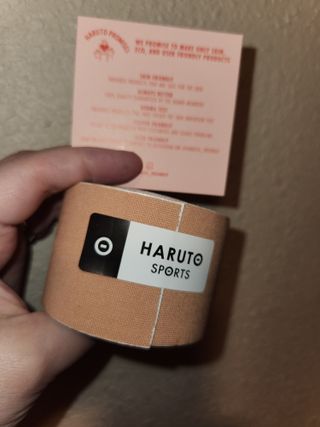 HARUTO 하루토 라이프 UP 엑스트라 센서티브 키네시올로지 테이프 — 5점을 준 리뷰어가 2023년 4월 올린 사용 사진