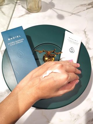 바시엘 BACIEL 바시엘 하이드라 베리어 시카 크림 — 4점을 준 리뷰어가 2021년 8월 올린 사용 사진