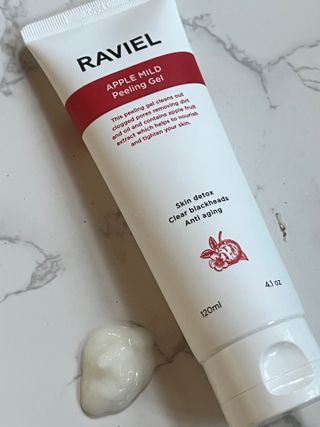 라비엘 모든 피부를 위한 RAVIEL 애플 마일드 필링 젤, 4.1 fl oz, 깊고 부드러운 각질 제거 — 4점을 준 리뷰어가 2022년 8월 올린 사용 사진