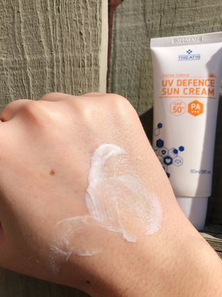 트리티스 US [TREATIS] UV Defence Sun Cream PA+++ / SPF50+ — 3.5점을 준 리뷰어가 2021년 3월 올린 사용 사진