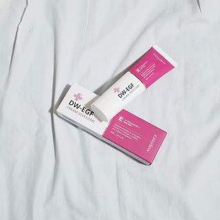 이지듀 DW-EGF 크림 다이브썸 1.69 Fl.Oz — 4.5점을 준 리뷰어가 2021년 8월 올린 사용 사진