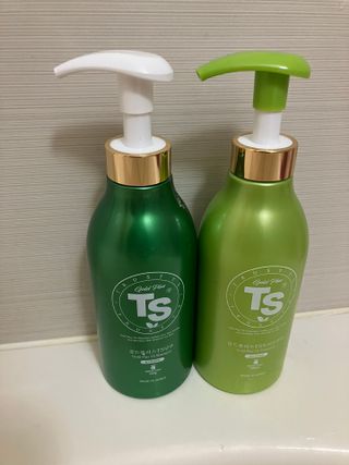 ゴールドプラスセット(シャンプー500g x 1ea/トリートメント500ml X 1ea) — 5점을 준 리뷰어가 2023년 3월 올린 사용 사진