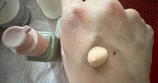 지베르니 밀착 커버 파운데이션 30ml + 밀착 커버 쿠션 본 제품 — 5점을 준 리뷰어가 2023년 9월 올린 사용 사진