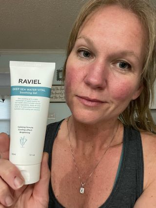 라비엘 RAVIEL 딥 씨 워터 퓨어 바이탈 수딩 젤 5.1 fl oz (150ml) 페이스 &amp; 바디, 쿨링 효과 — 5점을 준 리뷰어가 2022년 9월 올린 사용 사진