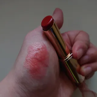 ATHE AUTHENTIC AIRY LIP BALM / 비건립밤 / 어센틱립밤 / 에어리립밤 (수정 요청) — 4점을 준 리뷰어가 2022년 8월 올린 사용 사진