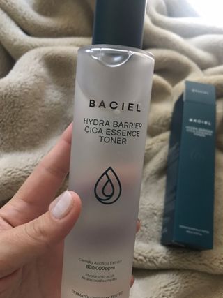 바시엘 BACIEL 바시엘 하이드라 베리어 시카 에센스 토너 — 5점을 준 리뷰어가 2021년 9월 올린 사용 사진