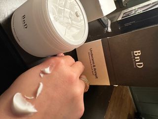 비엔디 2나우[ENG]BnD Body Whitening Underarm Cream — 5점을 준 리뷰어가 2024년 12월 올린 사용 사진