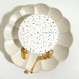 TONEfitSUN 쿠션 12g 비건 톤업 선쿠션 한국산 SPF 50+/ PA++++ — 3점을 준 리뷰어가 2023년 1월 올린 사용 사진