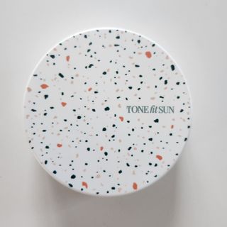 TONEfitSUN 쿠션 12g 비건 톤업 선쿠션 한국산 SPF 50+/ PA++++ — 4점을 준 리뷰어가 2023년 2월 올린 사용 사진