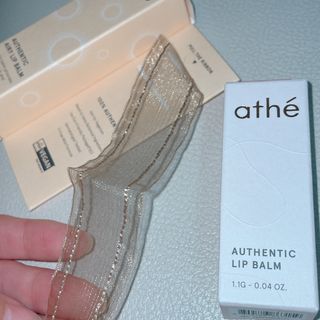 ATHE AUTHENTIC AIRY LIP BALM / 비건립밤 / 어센틱립밤 / 에어리립밤 (수정 요청) — 5점을 준 리뷰어가 2022년 7월 올린 사용 사진
