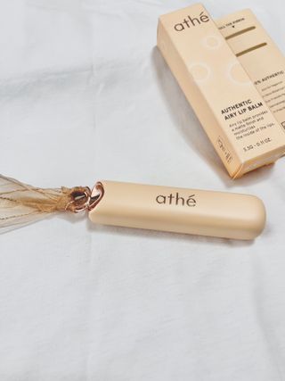ATHE AUTHENTIC AIRY LIP BALM / 비건립밤 / 어센틱립밤 / 에어리립밤 (수정 요청) — 5점을 준 리뷰어가 2022년 8월 올린 사용 사진