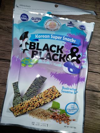 UNCLE NICK 한국 슈퍼 스낵 블랙 &amp; 블랙 김 스낵 — 5점을 준 리뷰어가 2021년 10월 올린 사용 사진