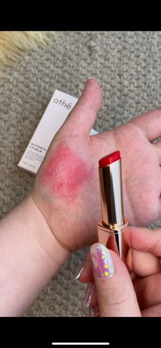 ATHE AUTHENTIC AIRY LIP BALM / 비건립밤 / 어센틱립밤 / 에어리립밤 (수정 요청) — 5점을 준 리뷰어가 2022년 7월 올린 사용 사진