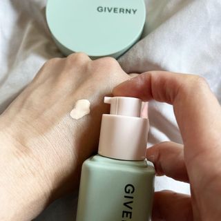지베르니 밀착 커버 파운데이션 30ml + 밀착 커버 쿠션 본 제품 — 5점을 준 리뷰어가 2023년 9월 올린 사용 사진