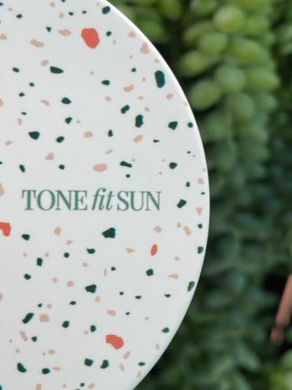 TONEfitSUN 쿠션 12g 비건 톤업 선쿠션 한국산 SPF 50+/ PA++++ — 5점을 준 리뷰어가 2023년 2월 올린 사용 사진