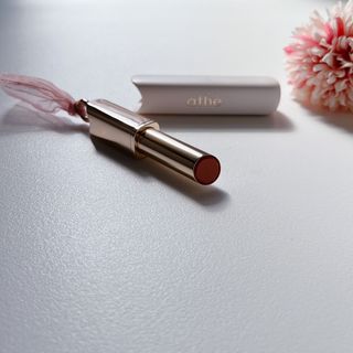 ATHE AUTHENTIC AIRY LIP BALM / 비건립밤 / 어센틱립밤 / 에어리립밤 (수정 요청) — 4점을 준 리뷰어가 2022년 8월 올린 사용 사진